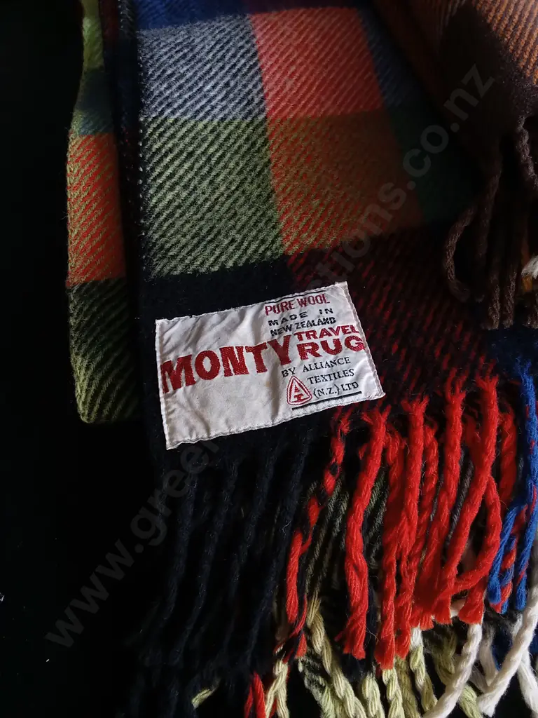 PAIR OF TARTAN WOOLEN THROW BLANKETS Image 1++