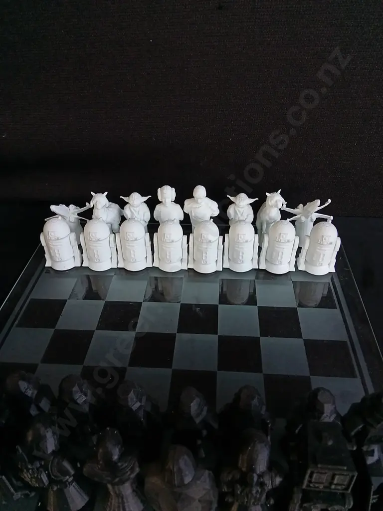 3D PRINTED STAR WARS CHESS SET, INCLUDING ORIGINAL GLASS CHESS PIECES AND BOARD Image 1++
