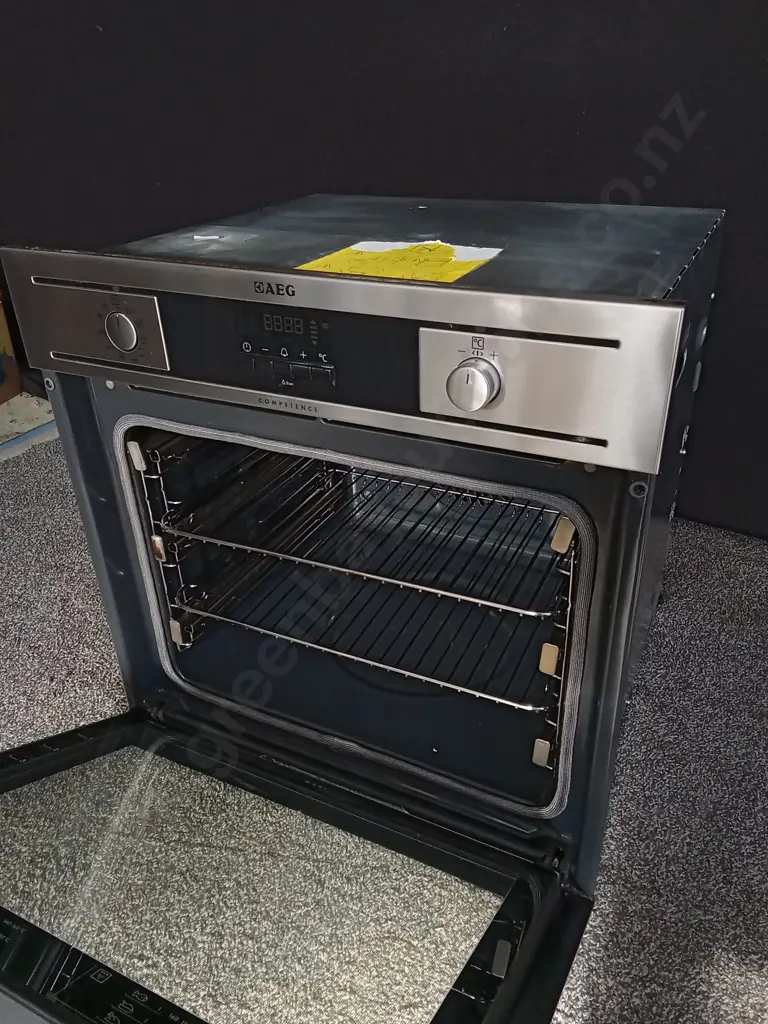 AEG 60 CM BUILT IN SINGLE ELECTRIC OVEN, H 59 CM X W 59 CM X D 51.5 CM Image 1++