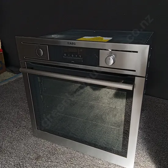 AEG 60 CM BUILT IN SINGLE ELECTRIC OVEN, H 59 CM X W 59 CM X D 51.5 CM