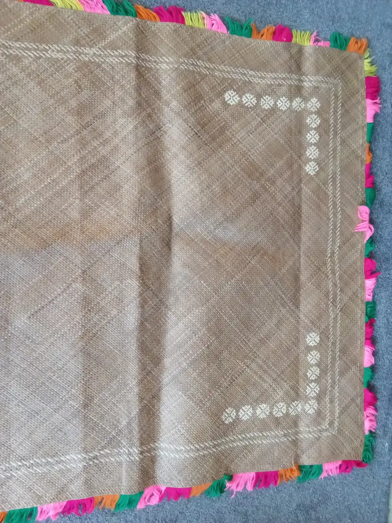 LARGE TRADITIONAL TONGAN HAND WOVEN CEREMONIAL FALA (FLOOR MAT) WITH DECORATIVE FRINGE LIKELY MADE FROM PANDANUS LEAVES Image 1++