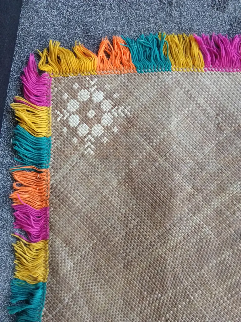 LARGE TRADITIONAL TONGAN HAND WOVEN CEREMONIAL FALA (FLOOR MAT) WITH DECORATIVE FRINGE LIKELY MADE FROM PANDANUS LEAVES Image 1++
