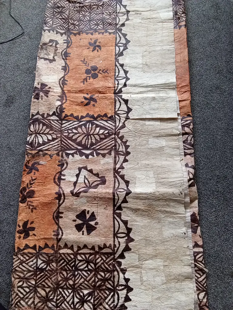 LARGE TRADITIONAL TONGAN CEREMONIAL OR DECORATIVE NGATU (TAPA CLOTH) MADE FROM BEATEN BARK CLOTH Image 1++