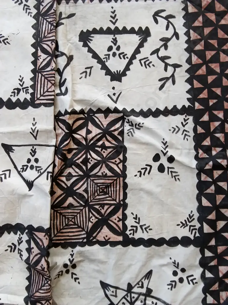 LARGE DECORATIVE TONGAN TAPA CLOTH APPROX 2.5M WIDE X 5M LONG MAN MADE CLOTH Image 1++