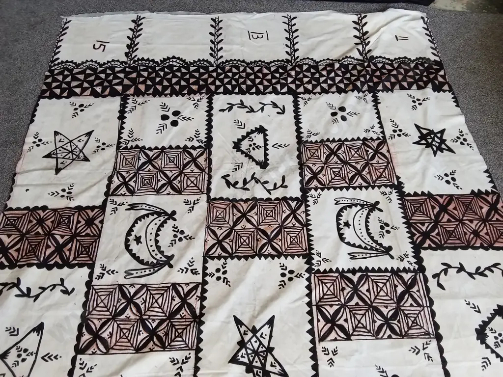LARGE DECORATIVE TONGAN TAPA CLOTH APPROX 2.5M WIDE X 5M LONG MAN MADE CLOTH Image 1++
