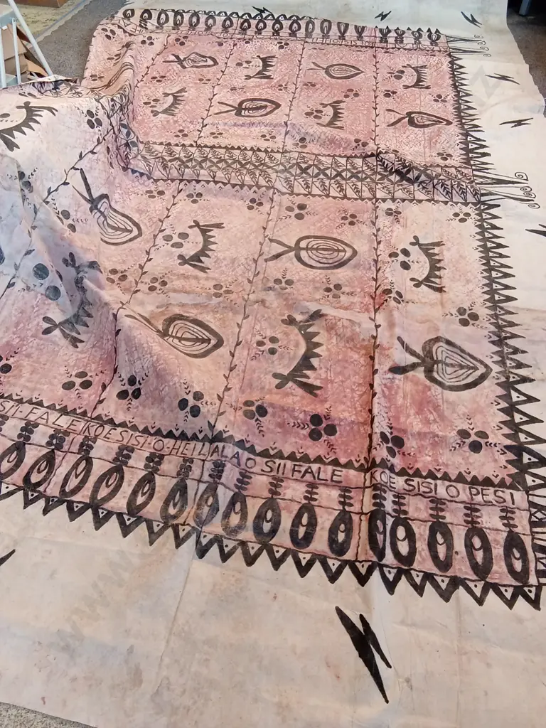 LARGE DECORATIVE TONGAN TAPA CLOTH APPROX 3 M WIDE X 5M LONG MAN MADE CLOTH Image 1++