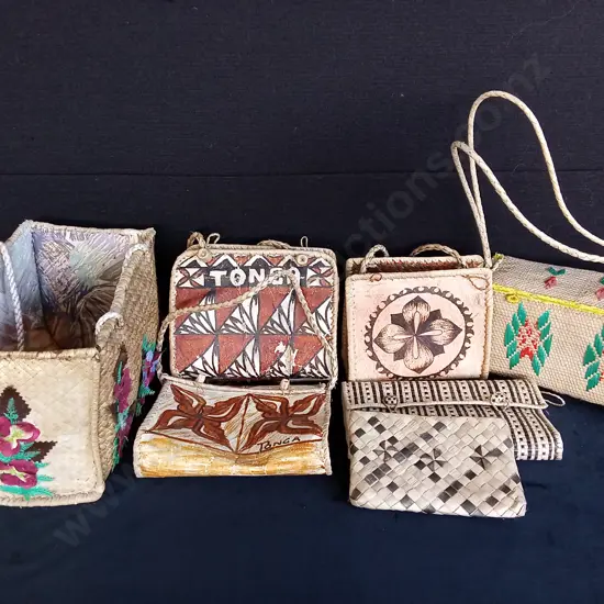COLLECTION OF 7 HAND WOVEN AND BEATEN BARK TONGAN BAGS, LARGEST BAG IS L 36CM X W 20CM X H 23CM