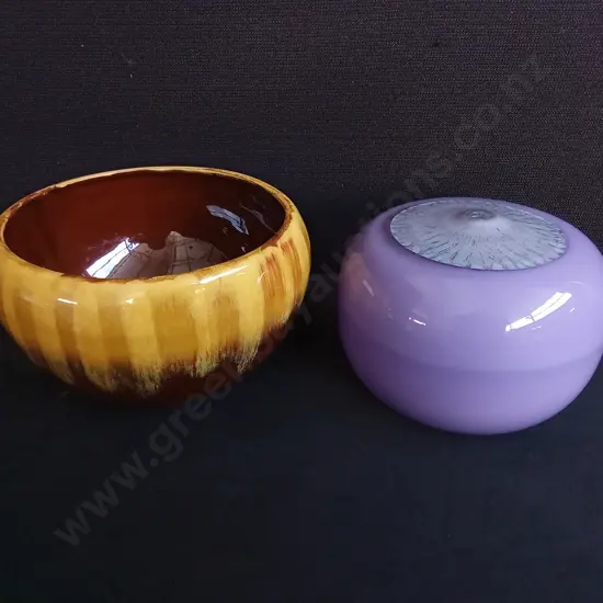 BLUE MOUNTAIN POTTERY PLANTER AND PURPLE GLASS VASE, WIDEST W 22 CM