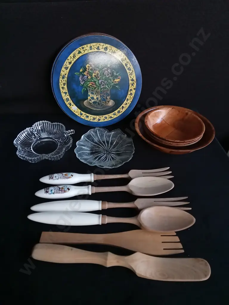 MIX OF KITCHEN AND SERVING ITEMS Image 1++