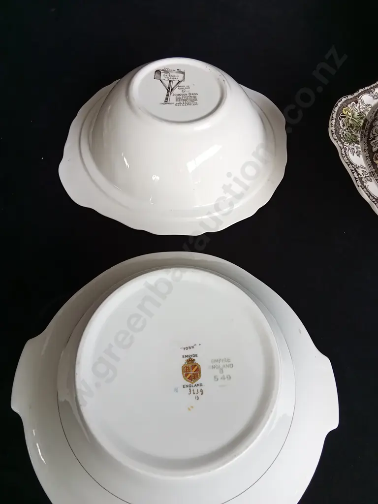 4 PIECES TRANSFERWARE, "THE FRIENDLY VILLAGE" JOHNSON BROTHERS, "YORK" EMPIRE ENGLAND, LARGEST W 27 CM Image 1++