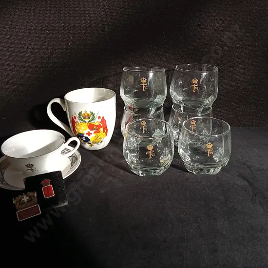COLLECTION OF GLASSWARE FROM TONGAN KING TUPOU'S VI CORONATION IN 2015, INCLUDING 2 DECORATIVE PINS
