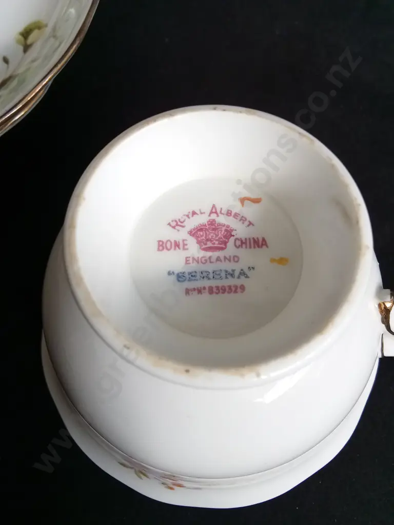 COLLECTION OF TEA CUPS PLATES AND SAUCERS INCLUDING ROYAL ALBERT, ROYAL VALE, ROSLYN CHINA, ROYAL GRAFTON AND QUEEN ANNE Image 1++