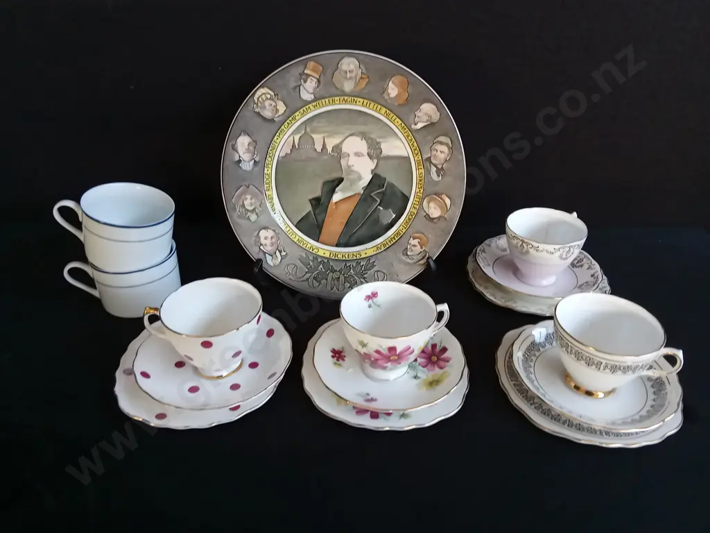 MIX OF TEA SERVICE ITEMS, INCLUDING FOUR TEA CUP AND SAUCER SETS. LARGEST W 26 CM Image 1++