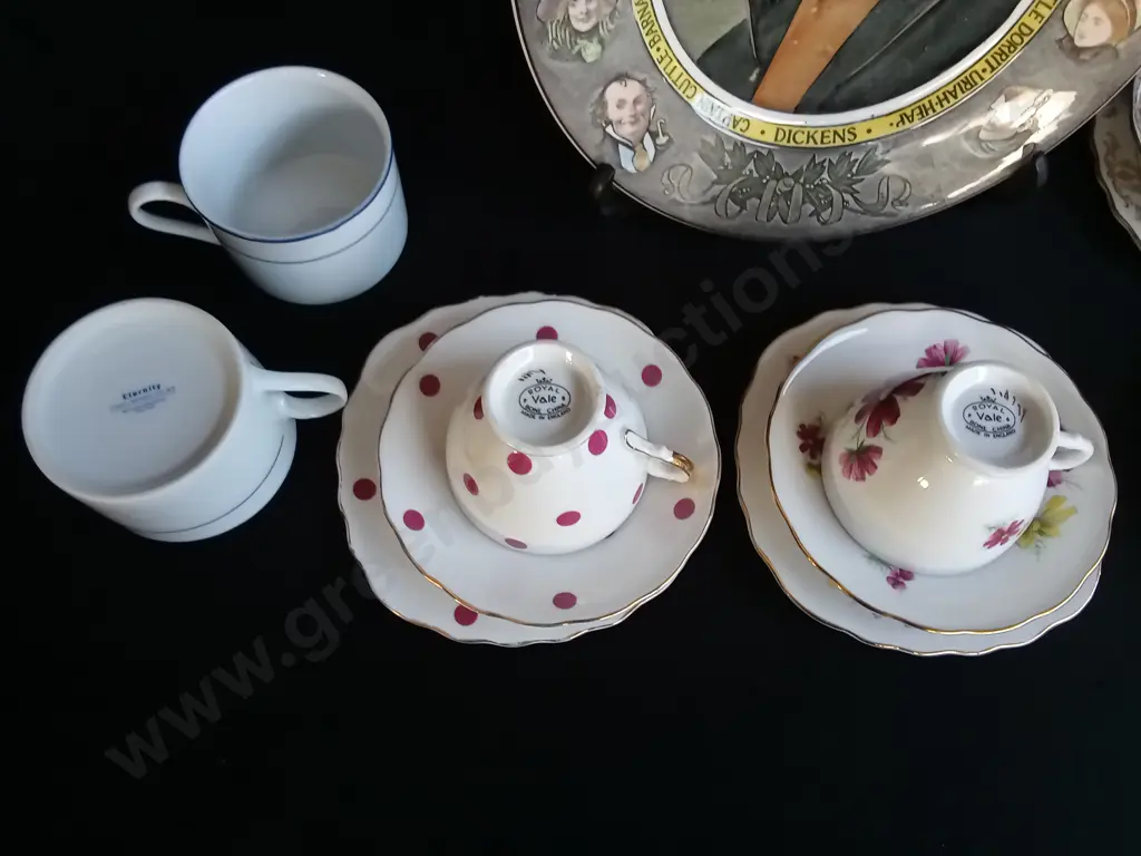 MIX OF TEA SERVICE ITEMS, INCLUDING FOUR TEA CUP AND SAUCER SETS. LARGEST W 26 CM Image 1++