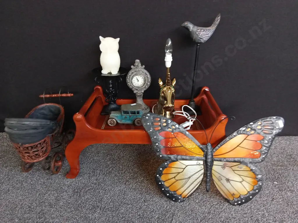 MIX OF DECORATIVE ITEMS, TRAY IS 78CM LONG Image 1++