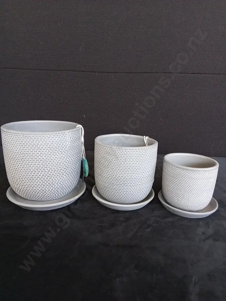 3 GREY PLANT POTS TALLEST H16.5CM Image 1++