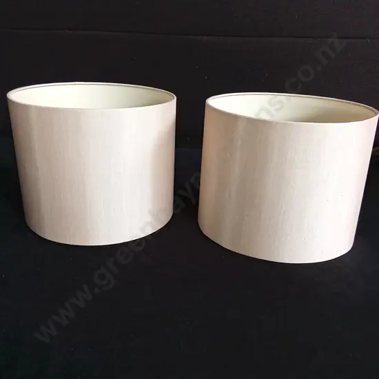 PAIR OF NATURAL COLOURED LAMPSHADES C 25CM H20CM