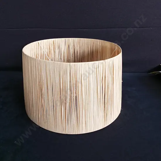 NATURAL COLOURED RAFFIA  CYLINDER LAMPSHADE H 27CM C 40CM