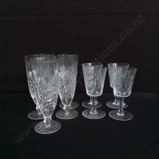SET OF 5 CRYSTAL TEA GLASSES, AND SET OF 4 GLASS WINE GOBLETS, TALLEST H 17 CM