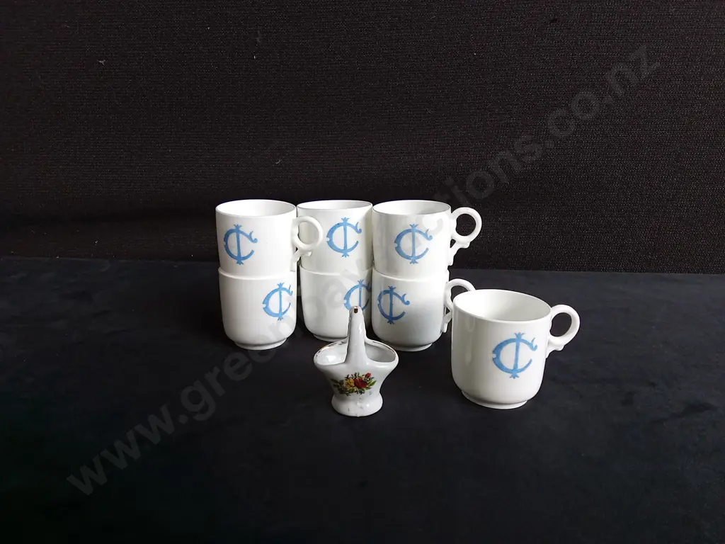 VINTAGE DURALINE COFFEE CUP SET AND DECORATIVE BASKET, H 5 CM X W 5 CM Image 1++
