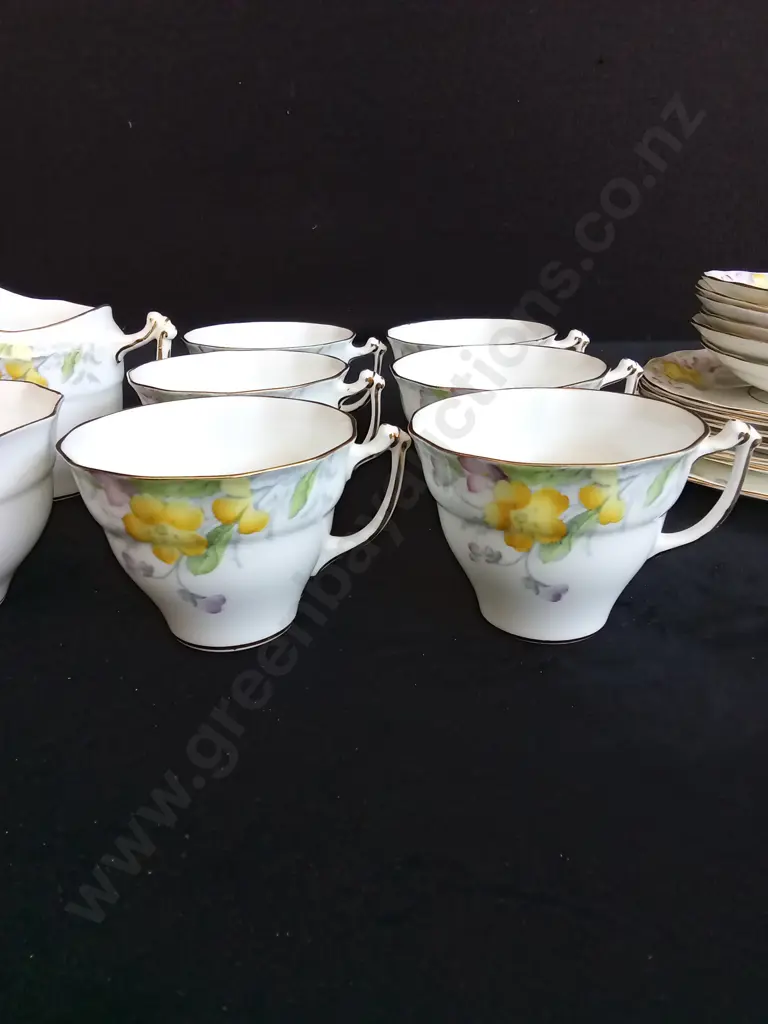 21 PIECE OLD ROYAL BONE CHINA TEA SET Image 1++