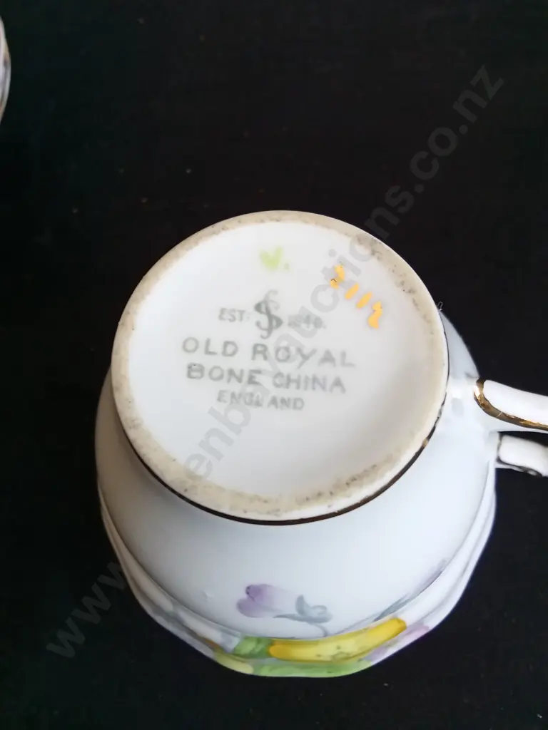 21 PIECE OLD ROYAL BONE CHINA TEA SET Image 1++