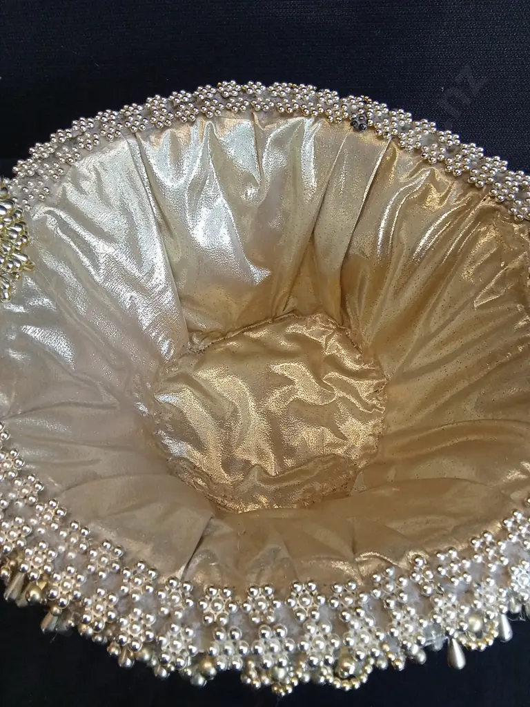 TRADITIONAL TONGAN KATO TEU GOLD COLOURED BASKET FOR USE AT SPECIAL FUNCTIONS Image 1++