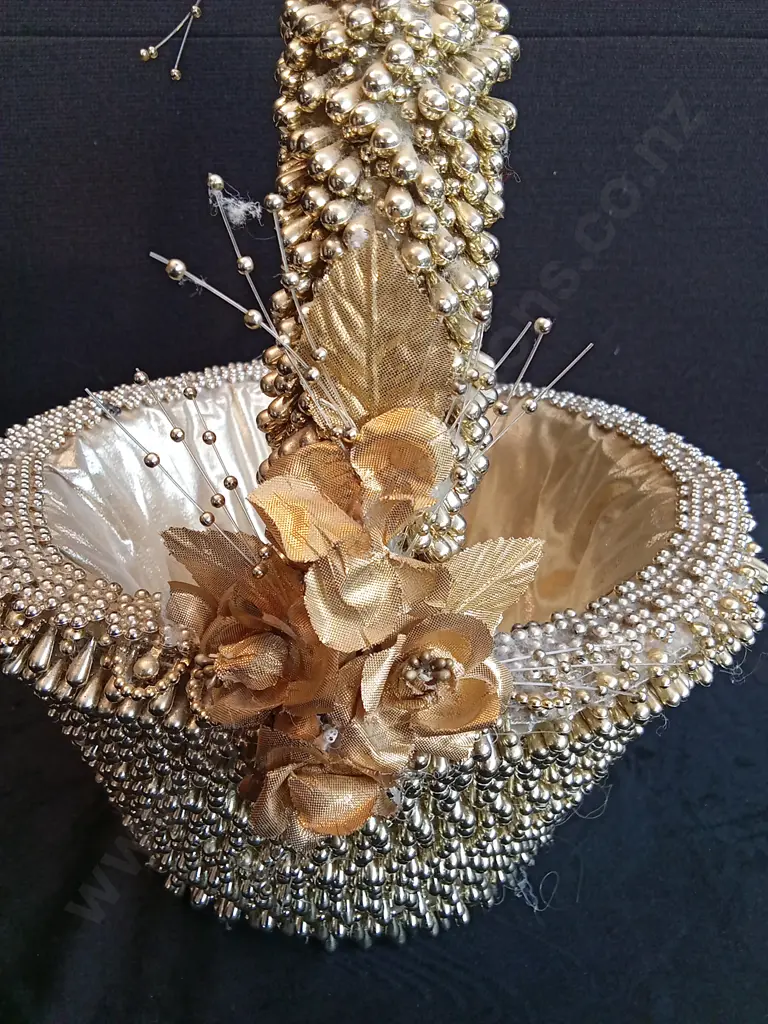 TRADITIONAL TONGAN KATO TEU GOLD COLOURED BASKET FOR USE AT SPECIAL FUNCTIONS Image 1++