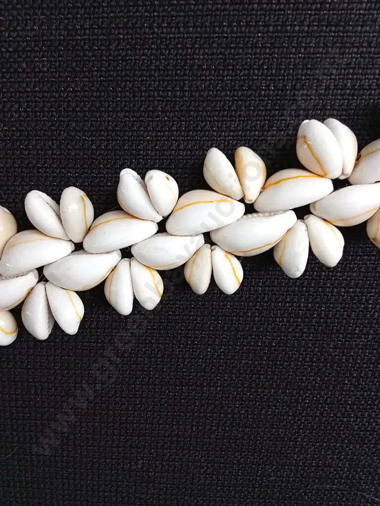 2 TRADITIONAL TONGAN KAHOA CEREMONIAL GARLANDS HANDCRAFTED ONE OF RED SEEDS Image 1++