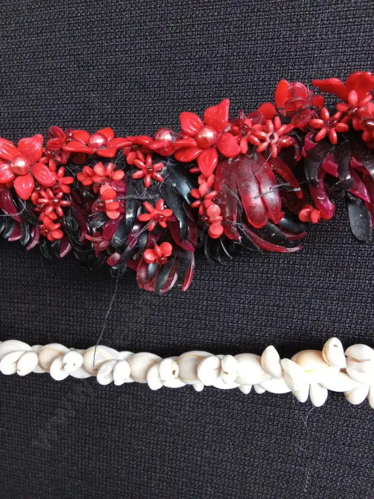 2 TRADITIONAL TONGAN KAHOA CEREMONIAL GARLANDS HANDCRAFTED ONE OF RED SEEDS Image 1++