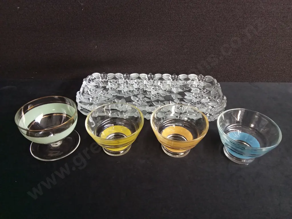 SET OF 4 VINTAGE DESSERT BOWLS AND PAIR OF GLASS SERVING TRAYS, W 33 CM Image 1++