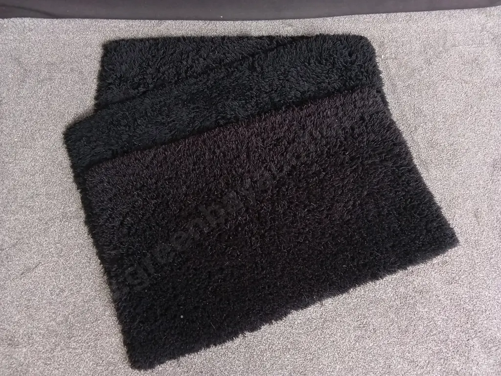 3X BLACK SHAGGY RECTANGULAR RUGS, 120CM X 75CM Image 1++