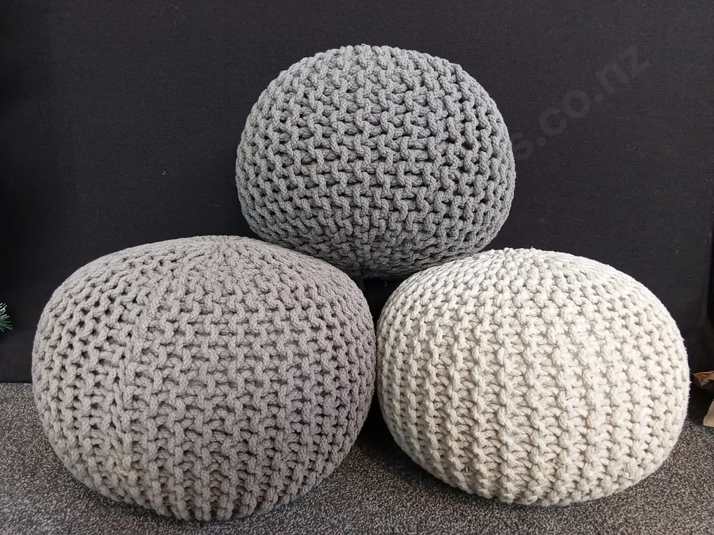 3 NEUTRAL TONED CHUNKY KNIT POUF OTTOMANS, H APPROX 34 CM Image 1++