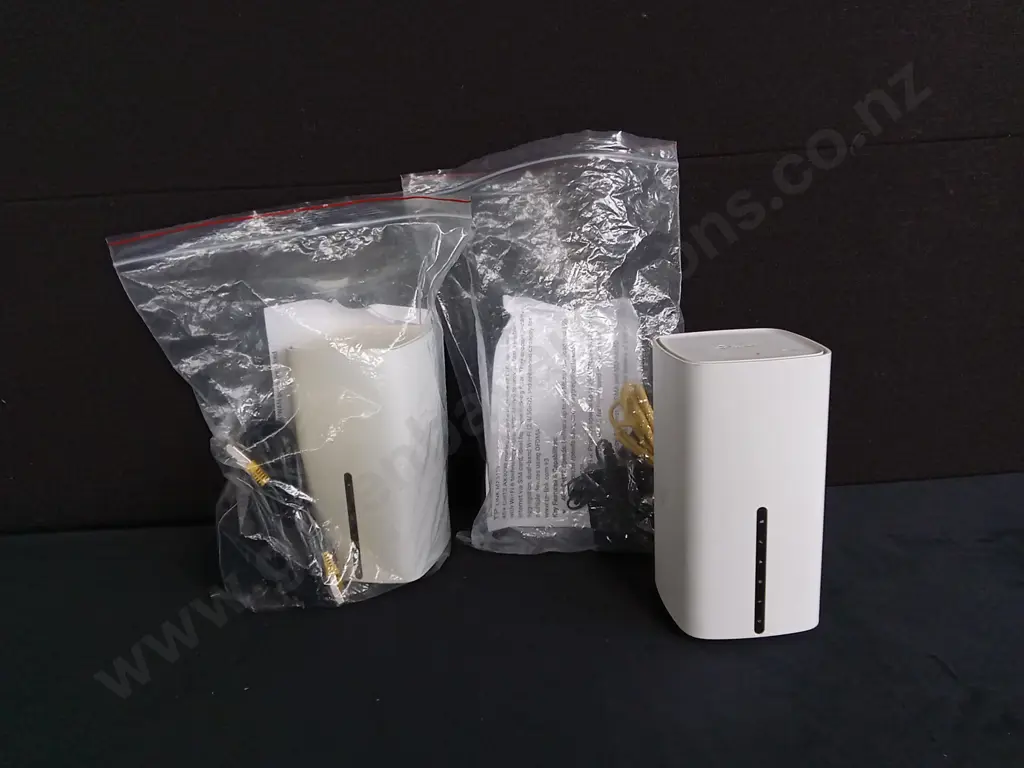 PAIR OF TP LINK MX515V ROUTERS (WITH CABLES) Image 1++