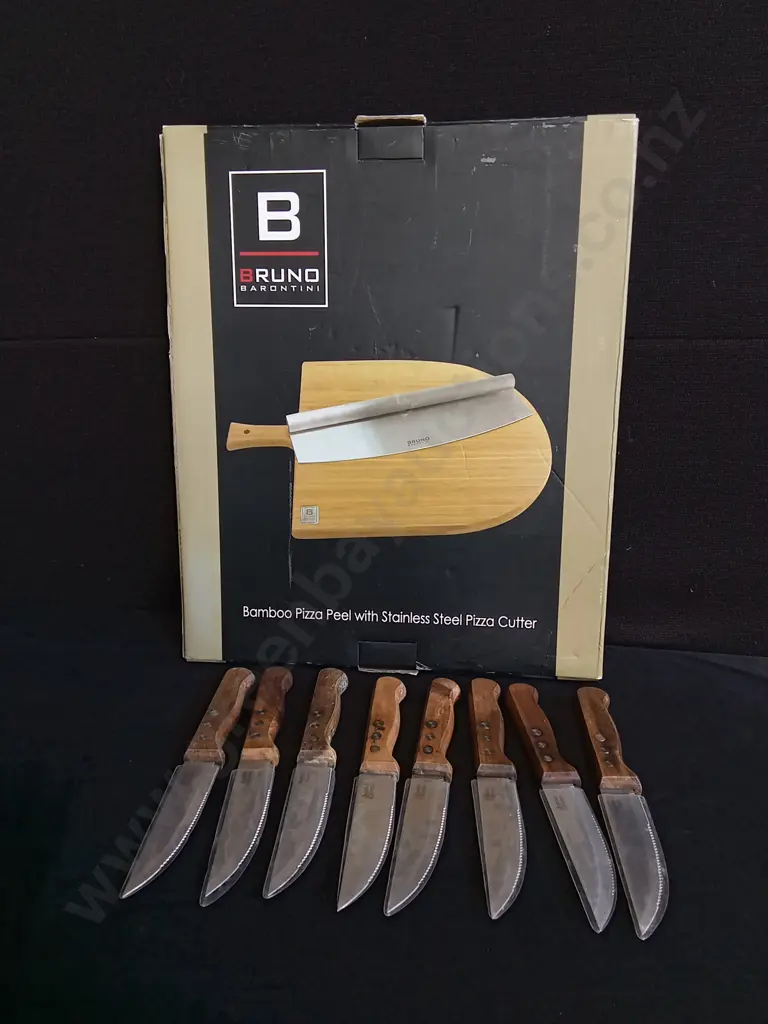 BRUNO BARONTINI BAMBOO PIZZA PEEL AND PIZZA CUTTER, AND SET OF 8 JAMIE OLIVER KNIVES Image 1++