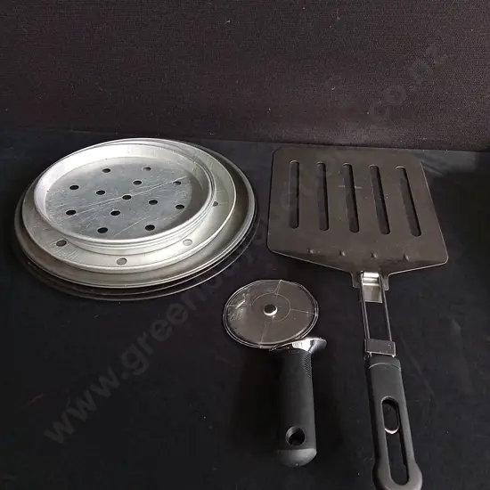 STAINLESS STEEL KITCHEN ITEMS, INCLUDING BAKING TRAYS, PIZZA CUTTER, AND LARGE PIZZA SPATULA