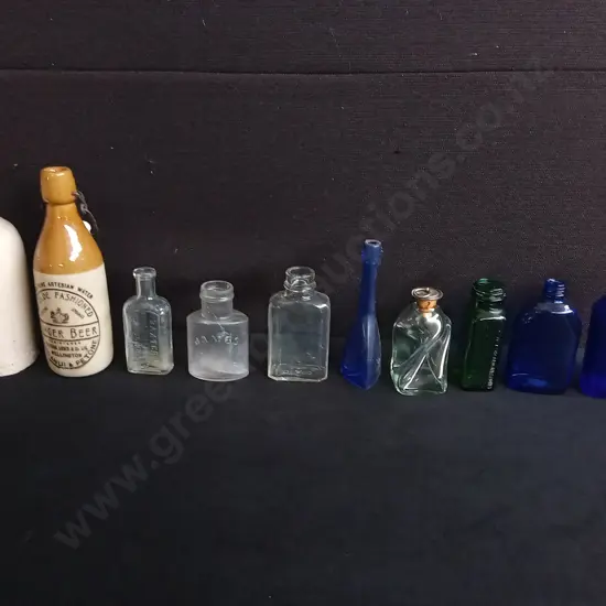 COLLECTION OF 10 VINTAGE AND ANTIQUE GLASS AND CERAMUC BOTTLES, TALLEST H 20.5 CM