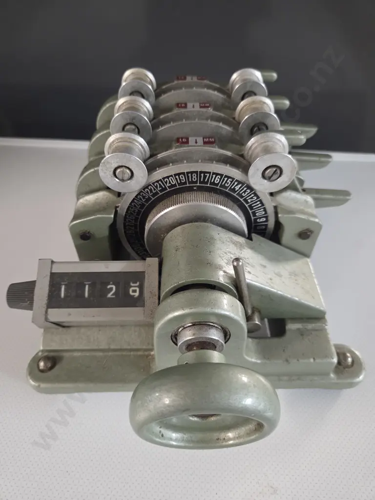 VINTAGE 3 GANG 16MM MAGNASYNC / MOVIOLA FILM SYNCHRONIZER Image 1++