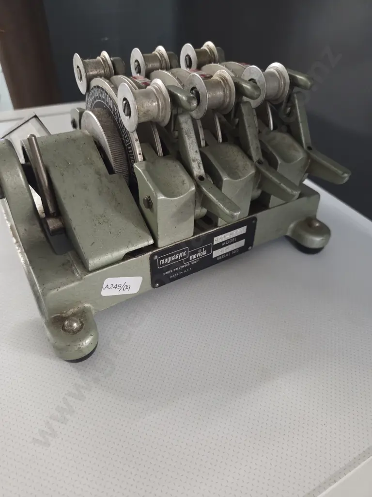 VINTAGE 3 GANG 16MM MAGNASYNC / MOVIOLA FILM SYNCHRONIZER Image 1++