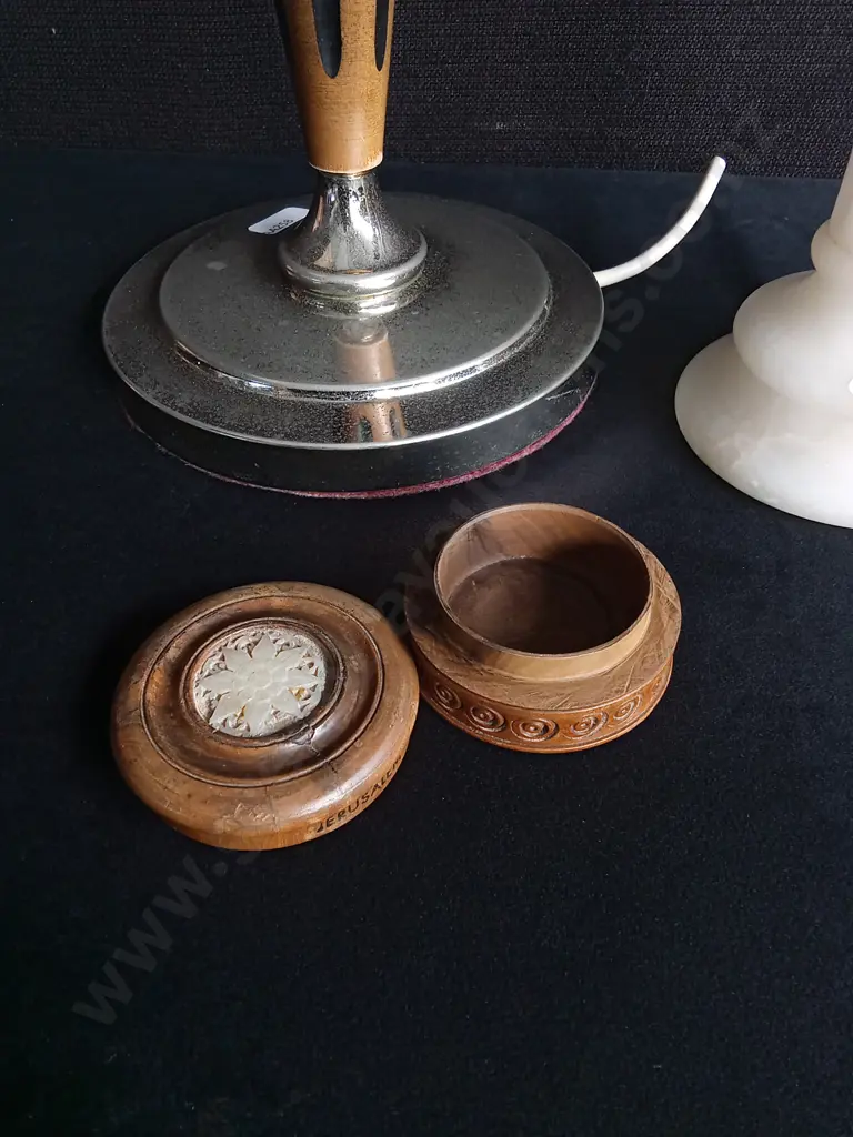 PAIR OF VINTAGE TABLE LAMPS AND HAND CARVED WOODEN TRINKET BOX, TALLEST H 46 CM Image 1++