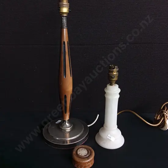 PAIR OF VINTAGE TABLE LAMPS AND HAND CARVED WOODEN TRINKET BOX, TALLEST H 46 CM