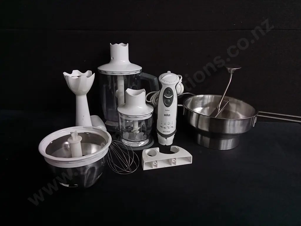 MIX OF KITCHENWARE, INCLUDING BRAUN MULTIQUICK HAND BLENDER SYSTEM Image 1++