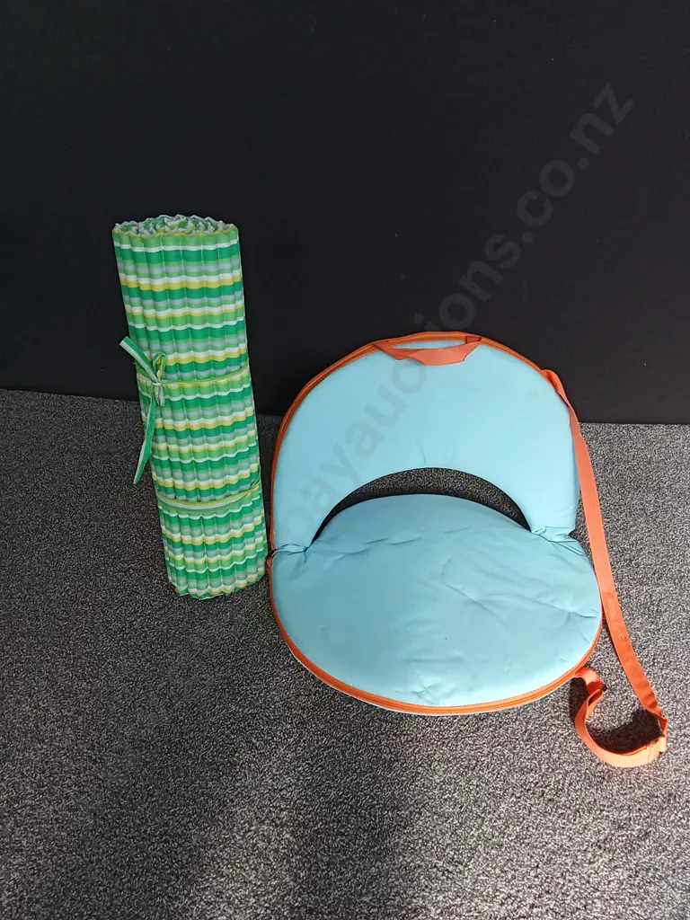 BEACH SEAT AND MAT Image 1++