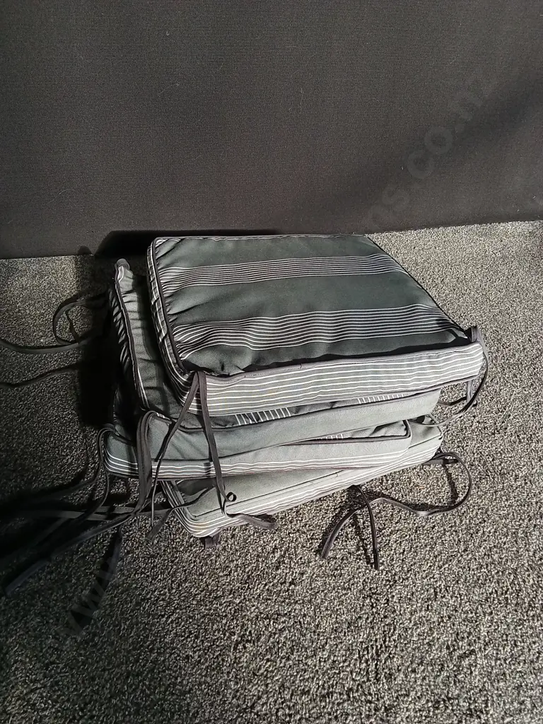 SET OF 3 OUTDOOR FURNITURE CUSHIONS Image 1++