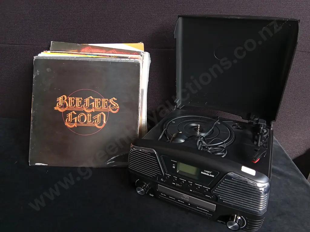 RETRO MUSIC CENTER WITH VINYL TYRNTABLE, CD PLAYER, AND STACK OF VINTAGE VINYL Image 1++