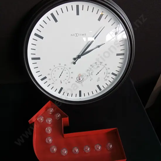 WALL CLOCK AND ARROW LIGHT SIGN, TALLEST H 53 CM