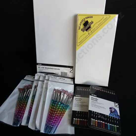 9 PIECES BRAND NEW ART SUPPLIES