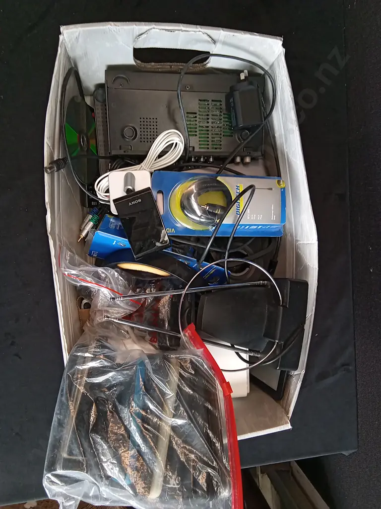 MISCELLANEOUS MIX OF TECH ITEMS Image 1++