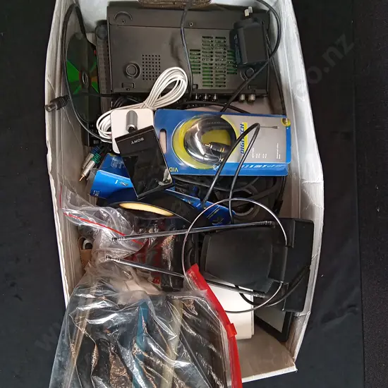 MISCELLANEOUS MIX OF TECH ITEMS