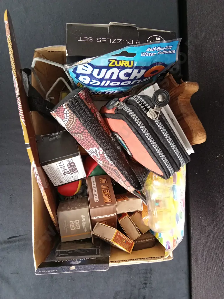 BOX OF KIDS TOYS AND PUZZELS Image 1++